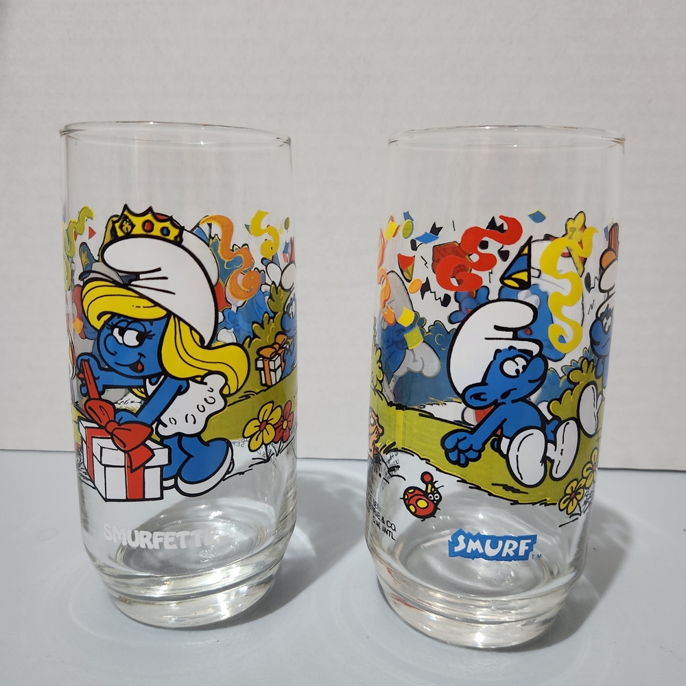 Smurfette and Smurf Glass Set - Colorful Design